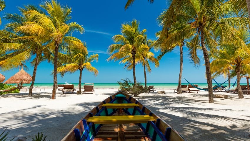 Playa tropical en Isla Holbox, México