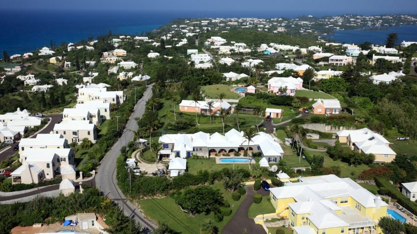 Com um clima quente e belas paisagens, as Bermudas são um destino atraente para expatriados que priorizam atividades ao ar livre