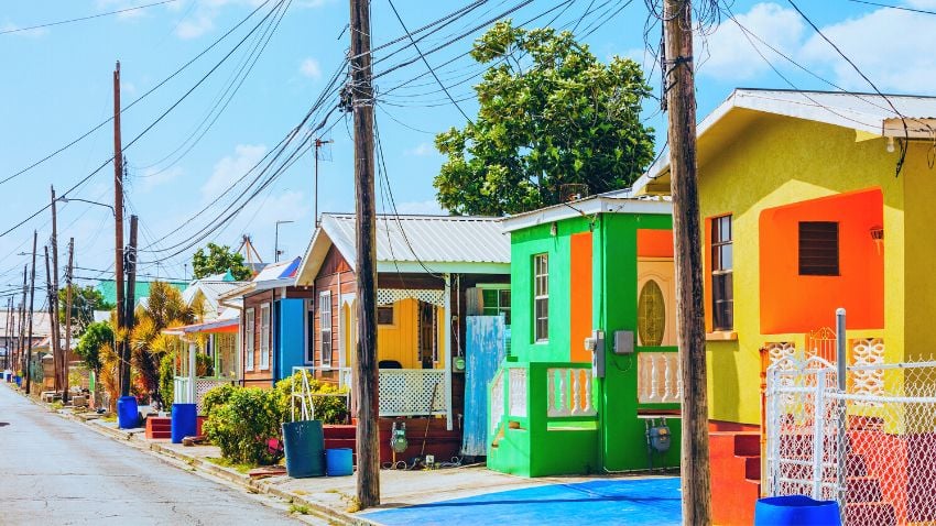 Você pode encontrar casas bonitas e coloridas em Barbados