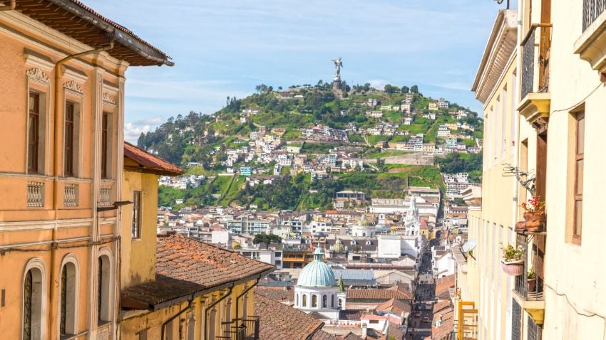You can live in Quito with your digital nomad visa and bring family members with you