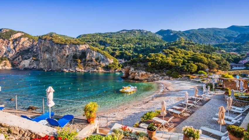 Você pode relaxar em Corfu com sua cidadania grega por ascendência