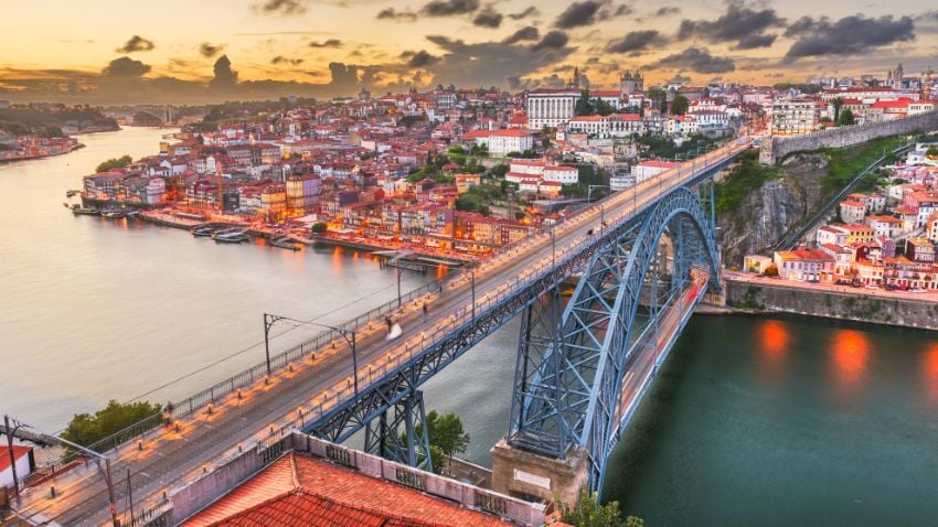 From the Algarve to the Douro, the country offers some of the best places to see in Portugal for light, landscapes, and architecture. You can visit Portugal several times, and every time you will want to come back with renewed excitement