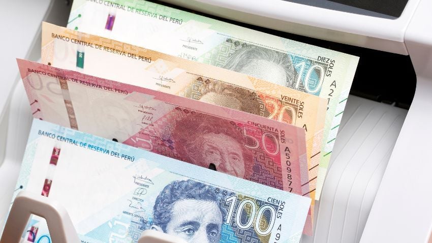 The fragility of Peru’s institutions is reflected in its currency: when political uncertainty rises, the sol weakens, investors seek safer assets, and confidence begins to leave the country before the crisis is fully visible