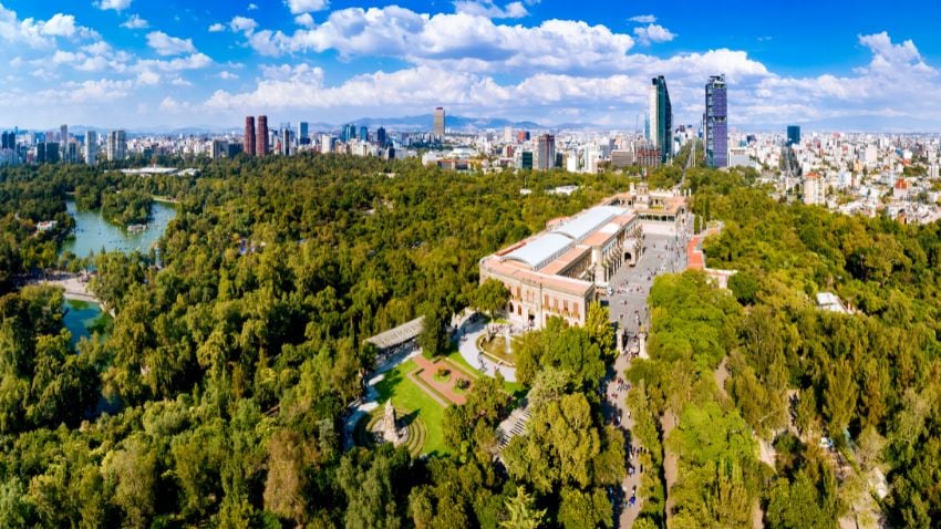 Mexico City is a vibrant metropolis that seamlessly blends rich history, contemporary culture, and a tapestry of flavors